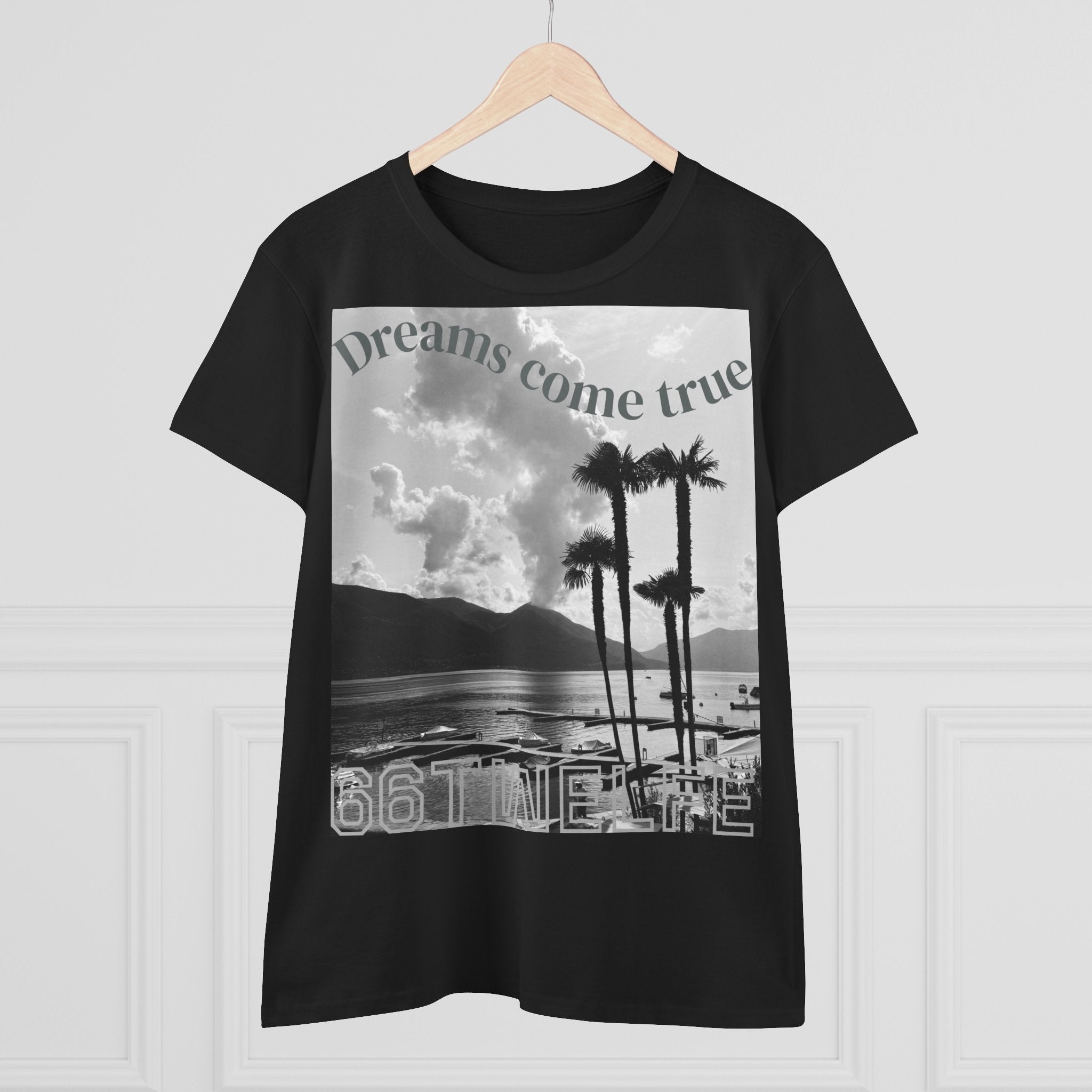 Women's Dreamy Graphic Tee, Casual Top, Beachy Vibe Shirt, Gift for Travelers, Summer Style, Relaxed Fashion