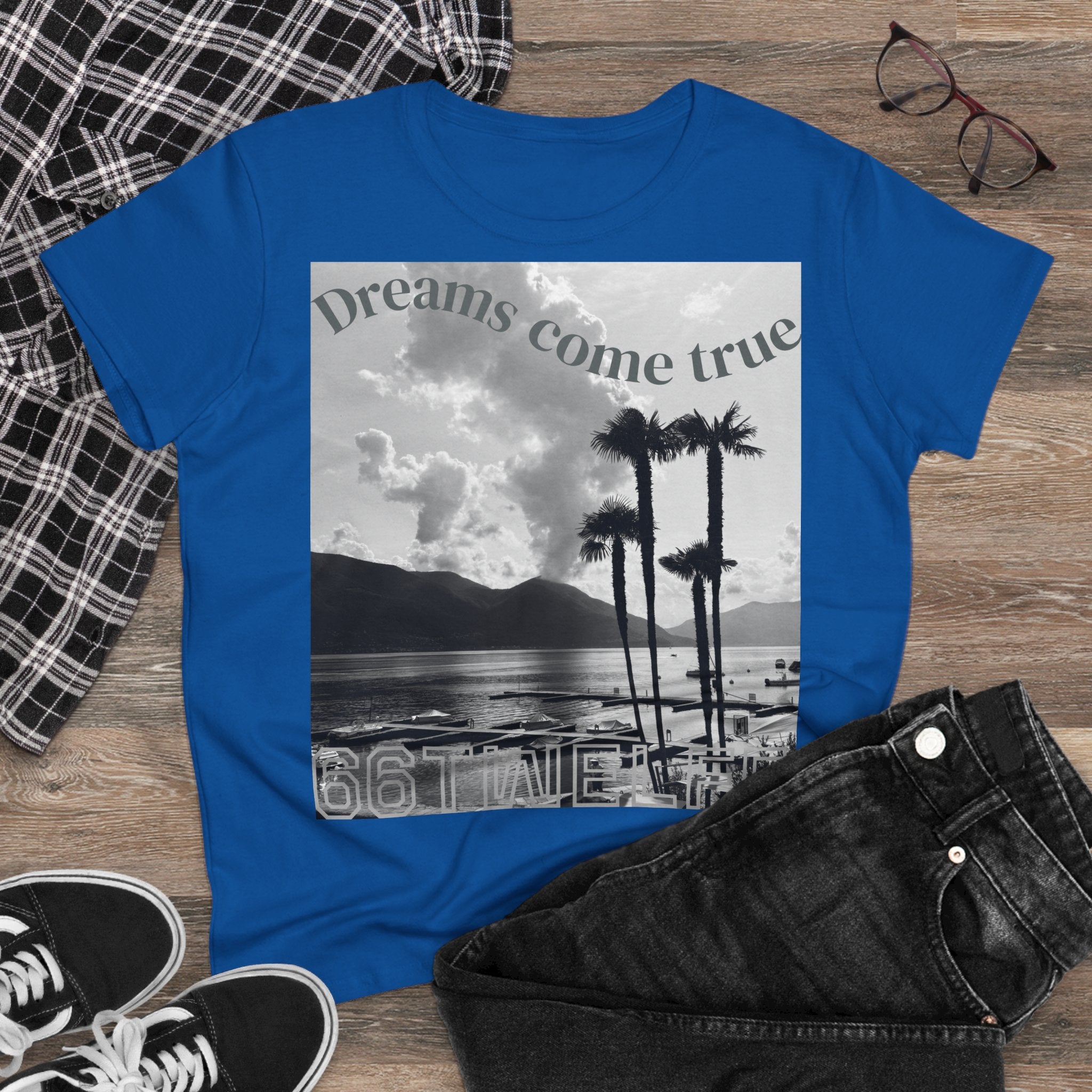 Women's Dreamy Graphic Tee, Casual Top, Beachy Vibe Shirt, Gift for Travelers, Summer Style, Relaxed Fashion