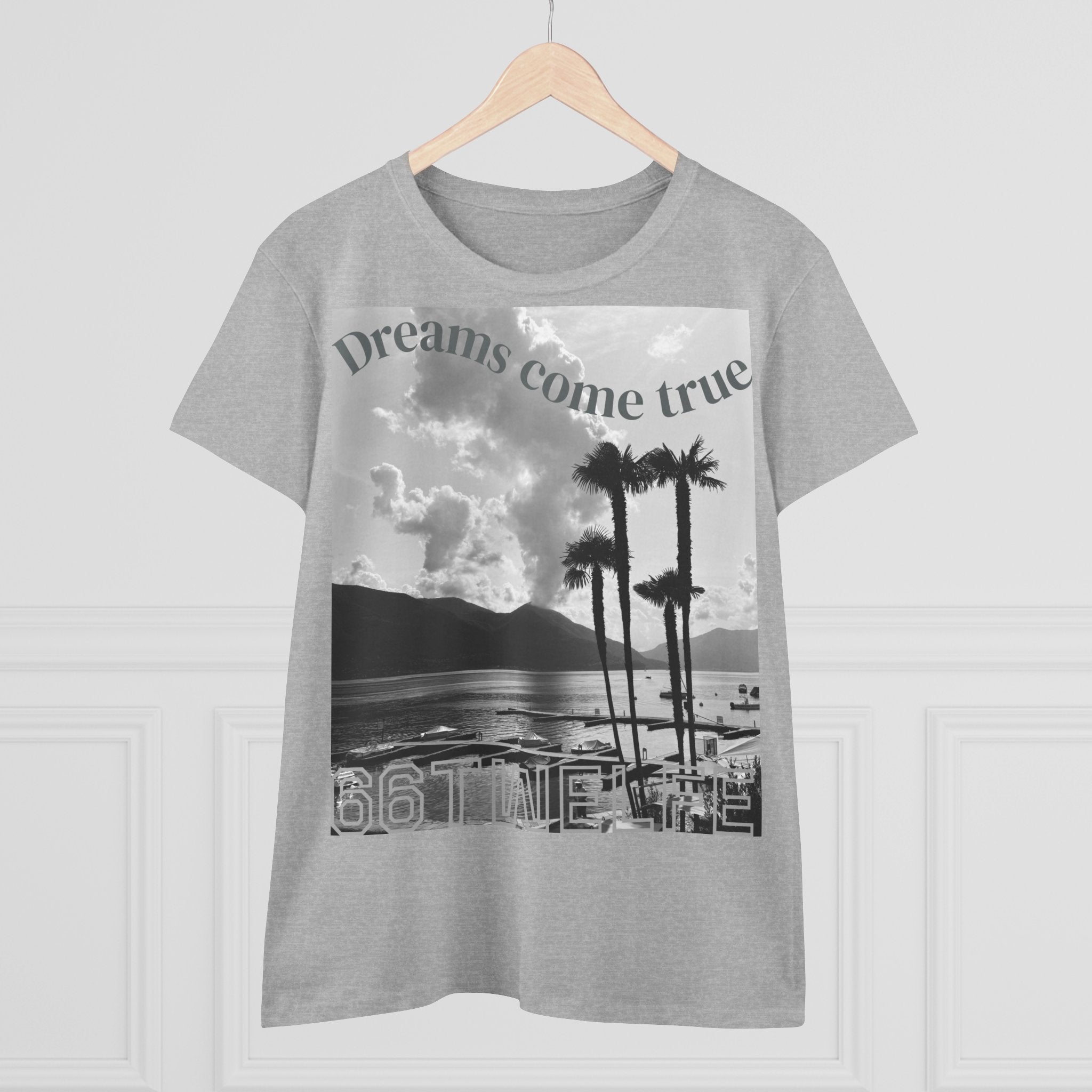 Women's Dreamy Graphic Tee, Casual Top, Beachy Vibe Shirt, Gift for Travelers, Summer Style, Relaxed Fashion