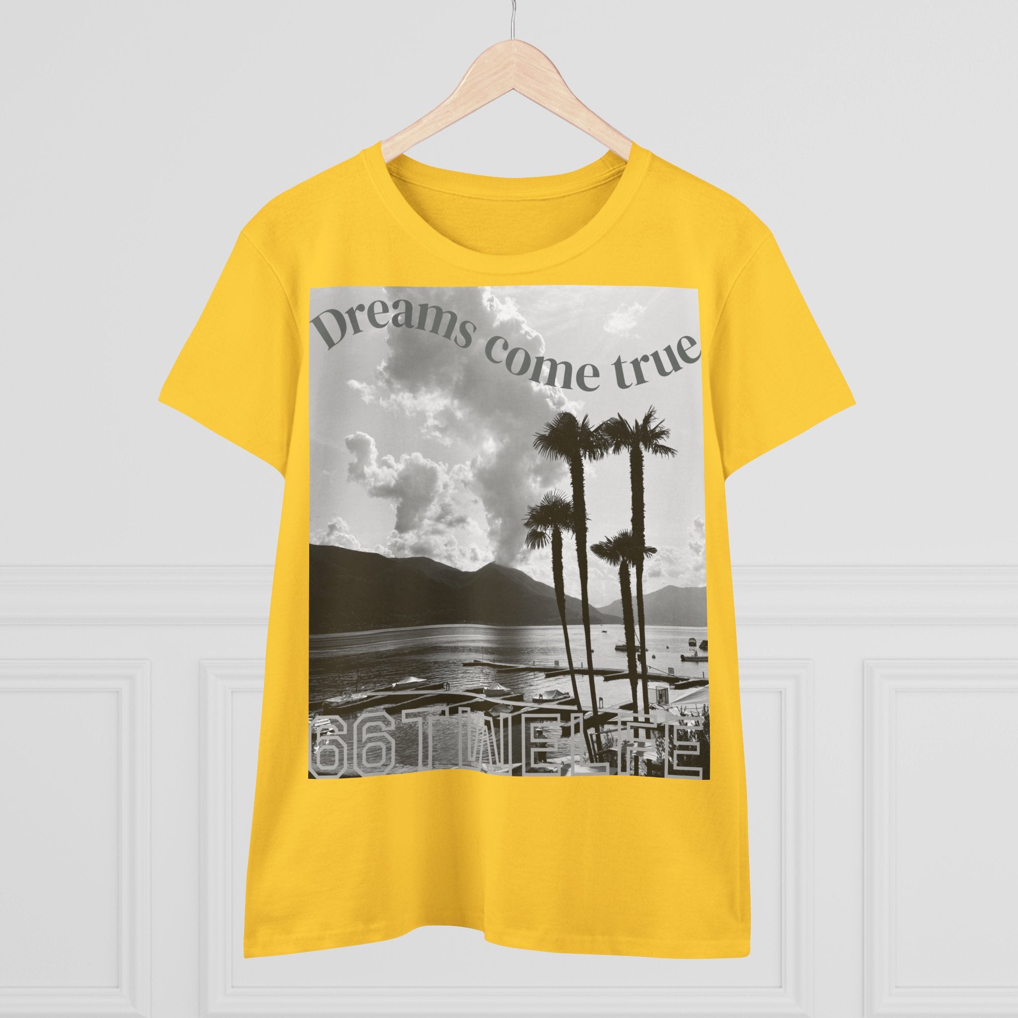 Women's Dreamy Graphic Tee, Casual Top, Beachy Vibe Shirt, Gift for Travelers, Summer Style, Relaxed Fashion