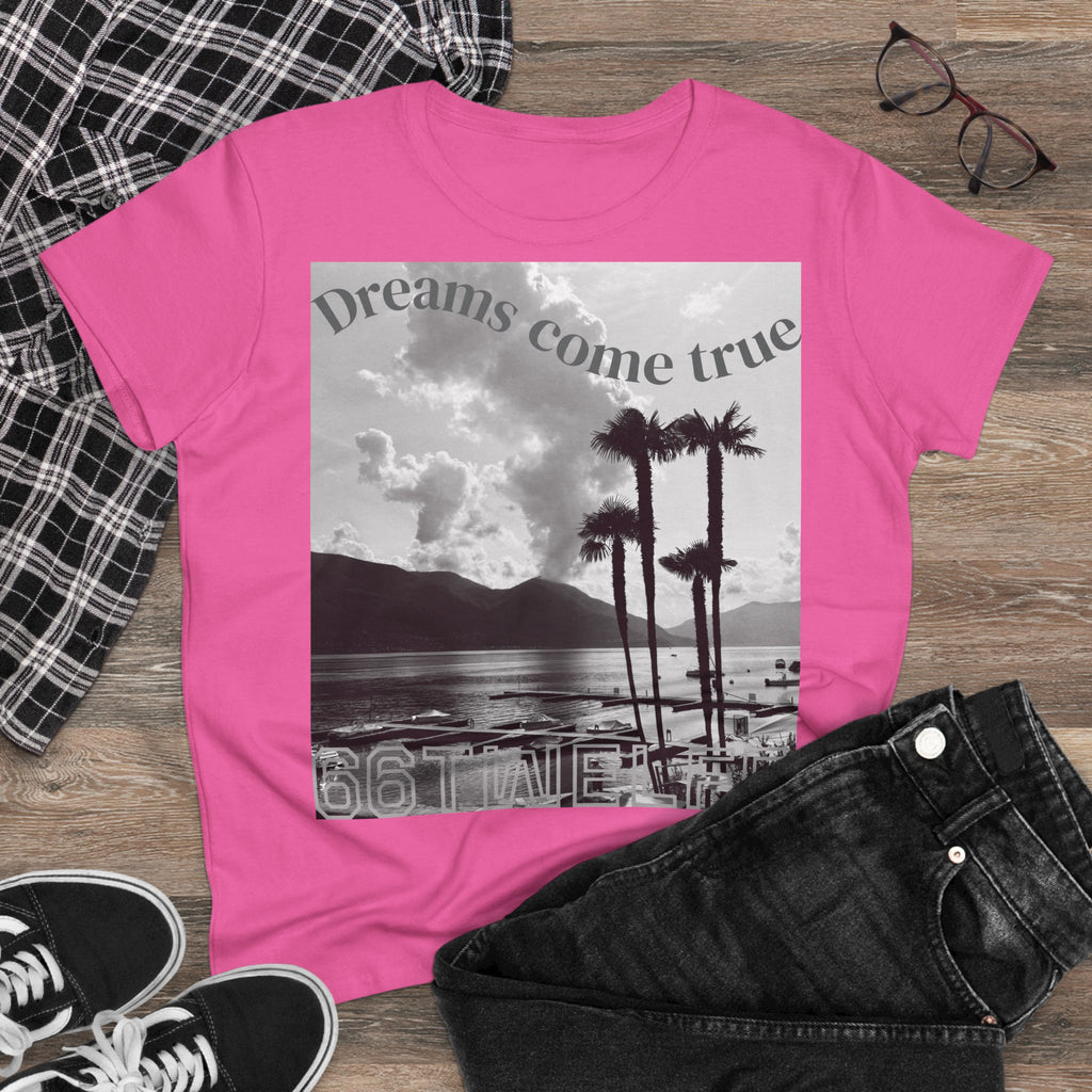 Women's Dreamy Graphic Tee, Casual Top, Beachy Vibe Shirt, Gift for Travelers, Summer Style, Relaxed Fashion