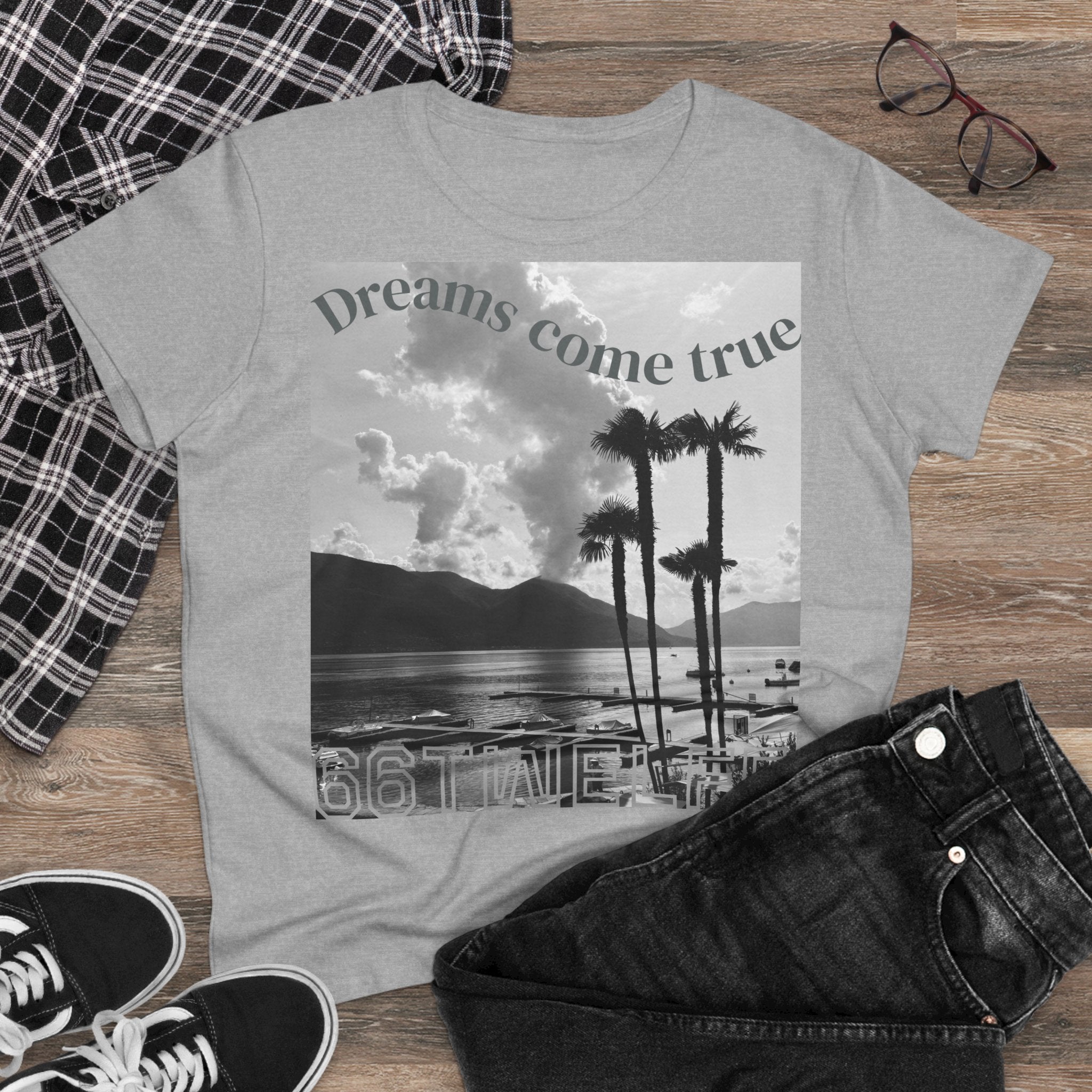 Women's Dreamy Graphic Tee, Casual Top, Beachy Vibe Shirt, Gift for Travelers, Summer Style, Relaxed Fashion