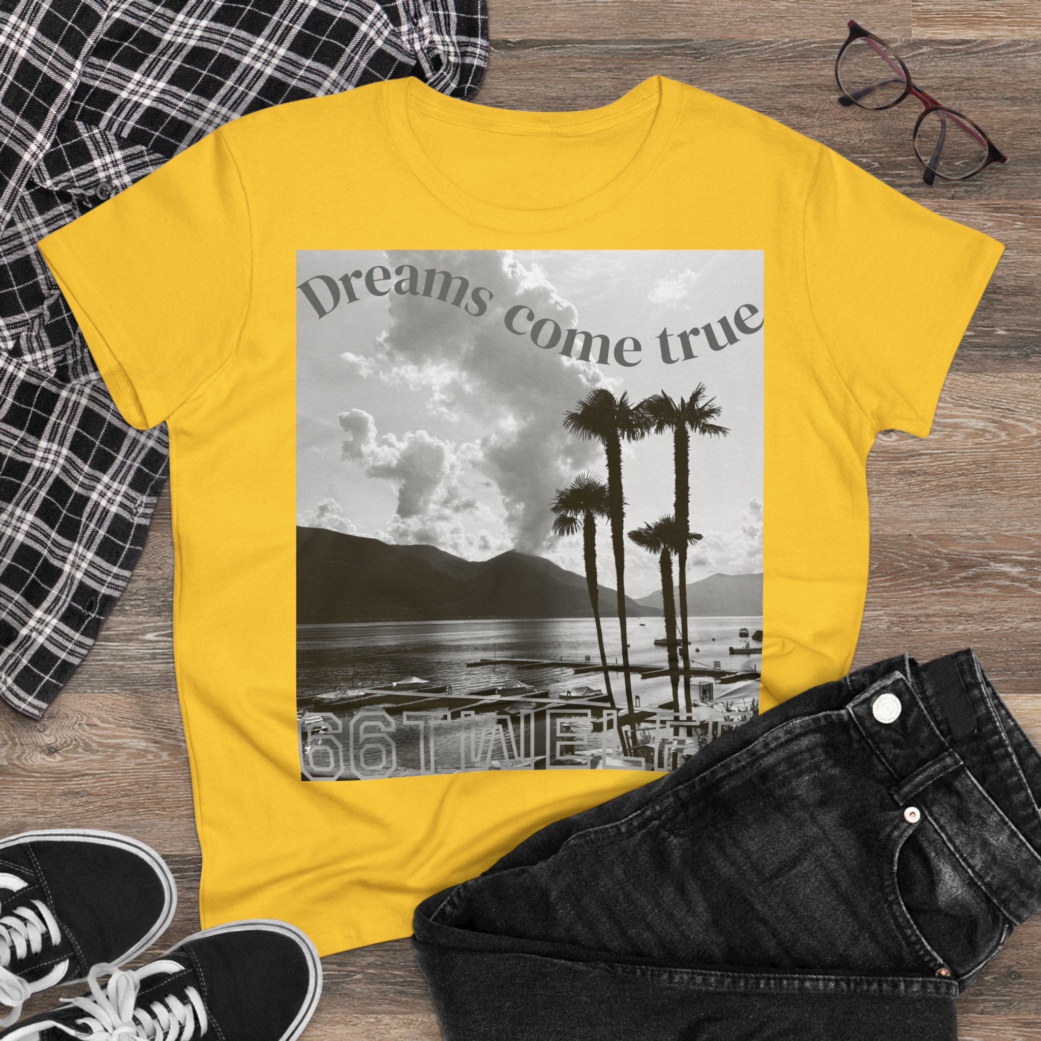 Women's Dreamy Graphic Tee, Casual Top, Beachy Vibe Shirt, Gift for Travelers, Summer Style, Relaxed Fashion