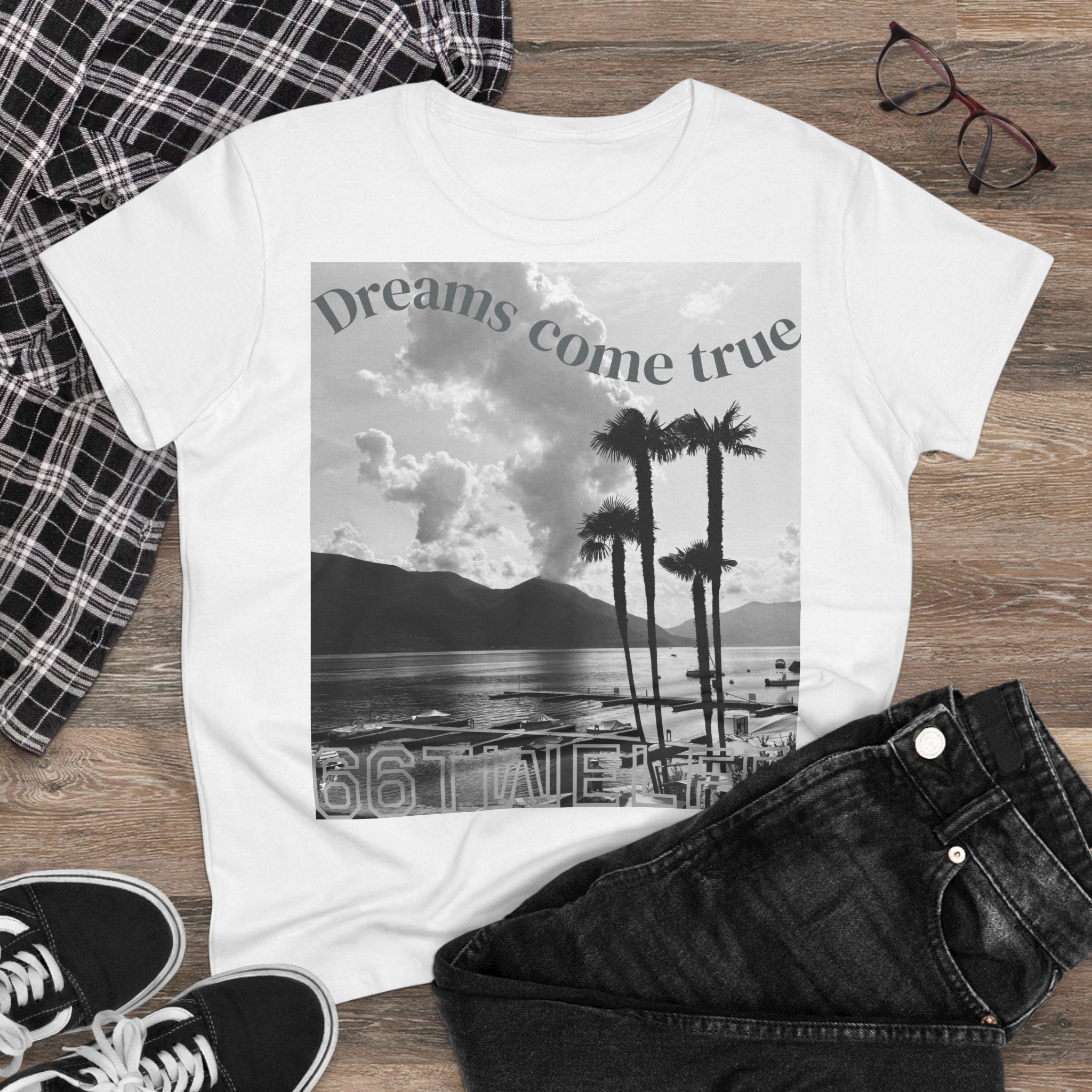 Women's Dreamy Graphic Tee, Casual Top, Beachy Vibe Shirt, Gift for Travelers, Summer Style, Relaxed Fashion