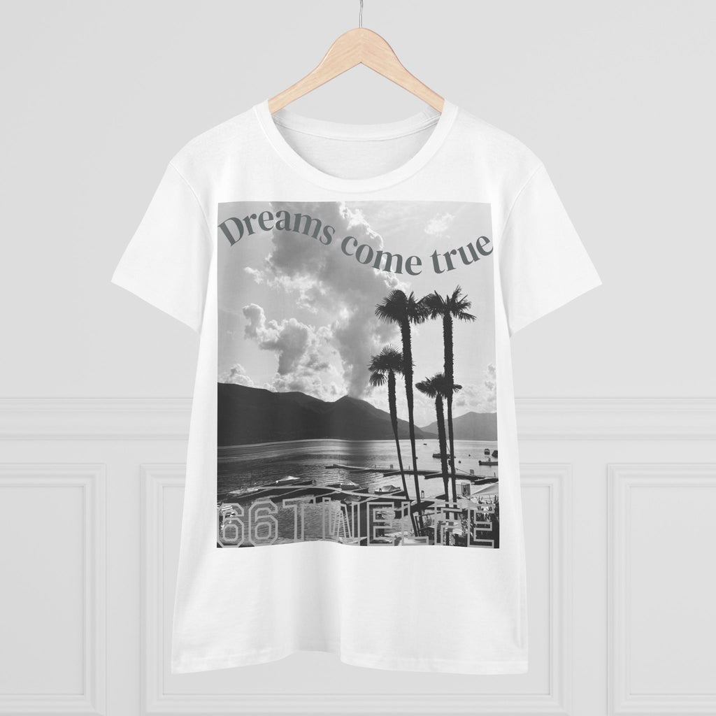 Women's Dreamy Graphic Tee, Casual Top, Beachy Vibe Shirt, Gift for Travelers, Summer Style, Relaxed Fashion