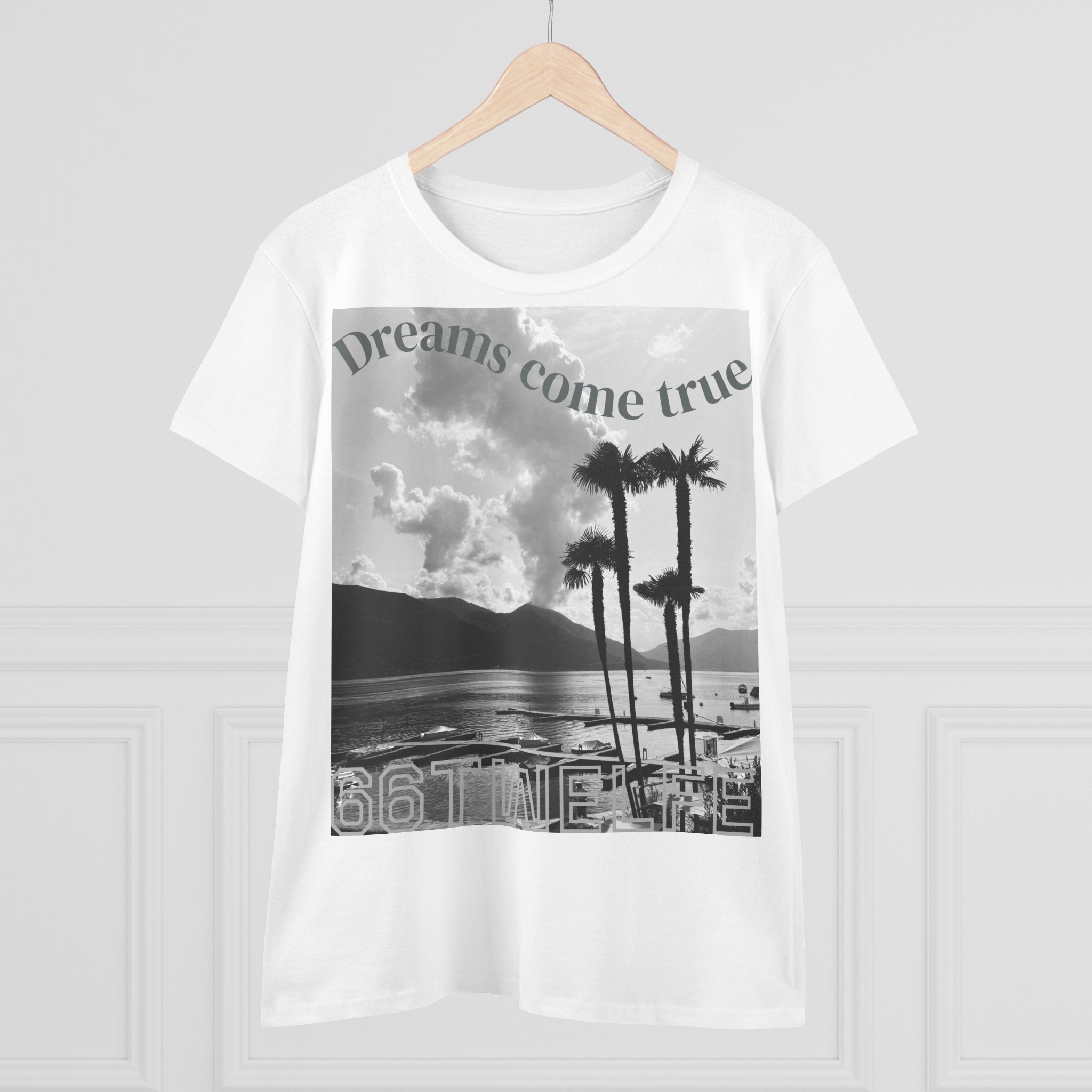 Women's Dreamy Graphic Tee, Casual Top, Beachy Vibe Shirt, Gift for Travelers, Summer Style, Relaxed Fashion