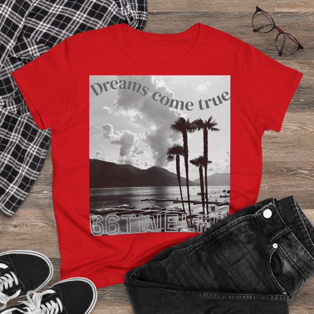 Women's Dreamy Graphic Tee, Casual Top, Beachy Vibe Shirt, Gift for Travelers, Summer Style, Relaxed Fashion