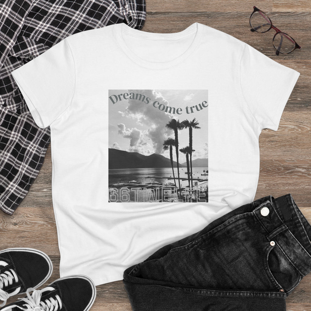 Women's Dreamy Graphic Tee, Casual Top, Beachy Vibe Shirt, Gift for Travelers, Summer Style, Relaxed Fashion